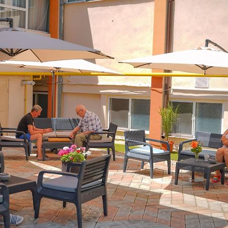 Hotel Turist Pucioasa Zewnętrze zdjęcie