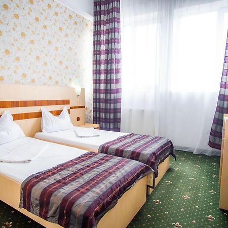 Hotel Turist Pucioasa Zewnętrze zdjęcie