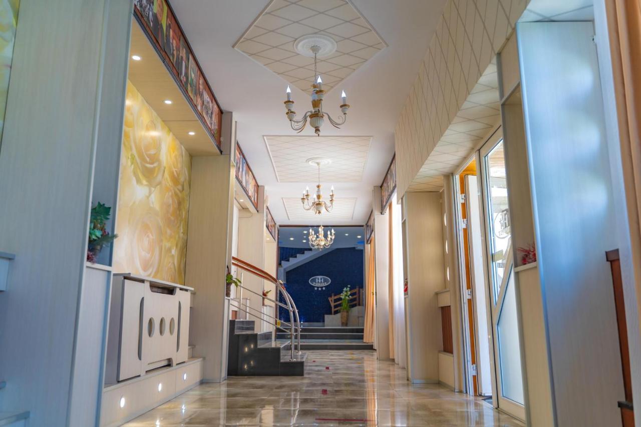 Hotel Turist Pucioasa Zewnętrze zdjęcie