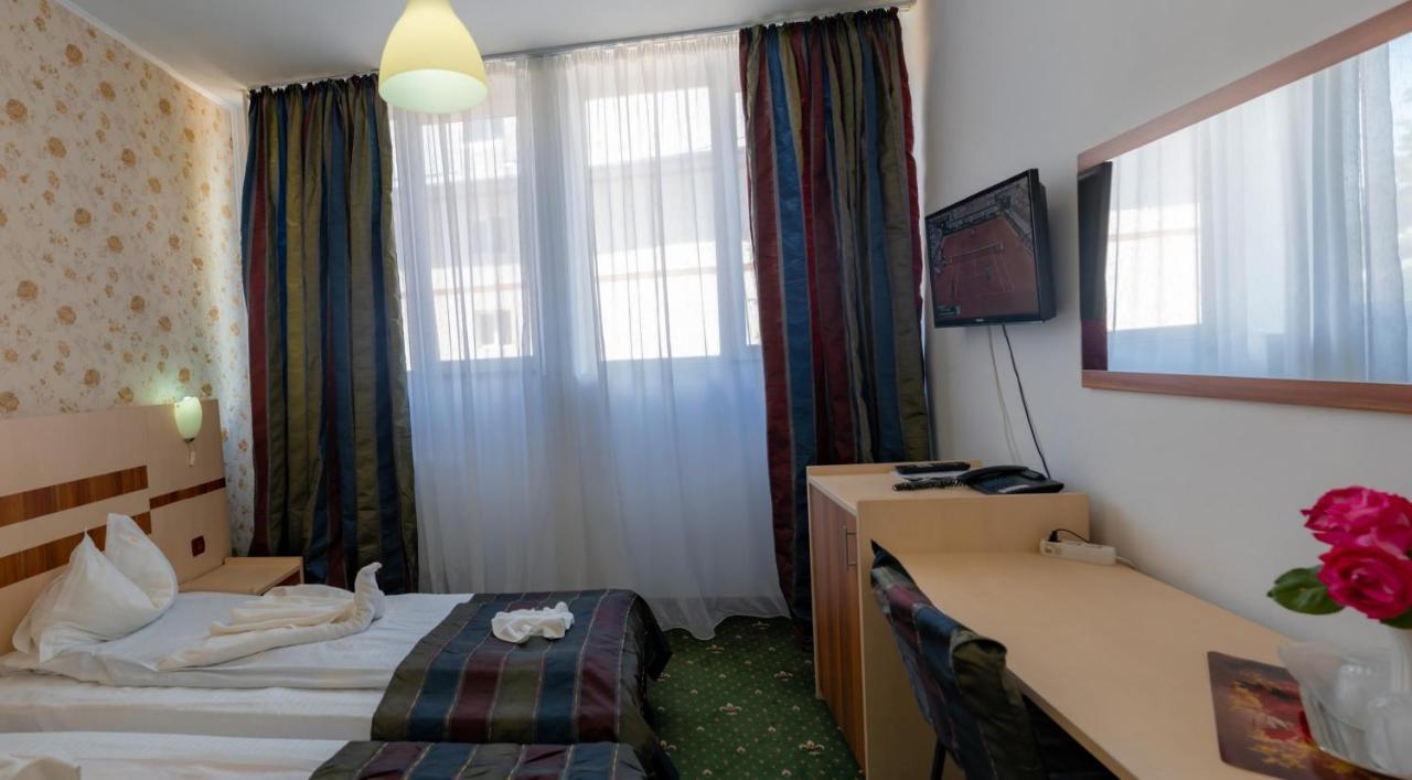Hotel Turist Pucioasa Zewnętrze zdjęcie