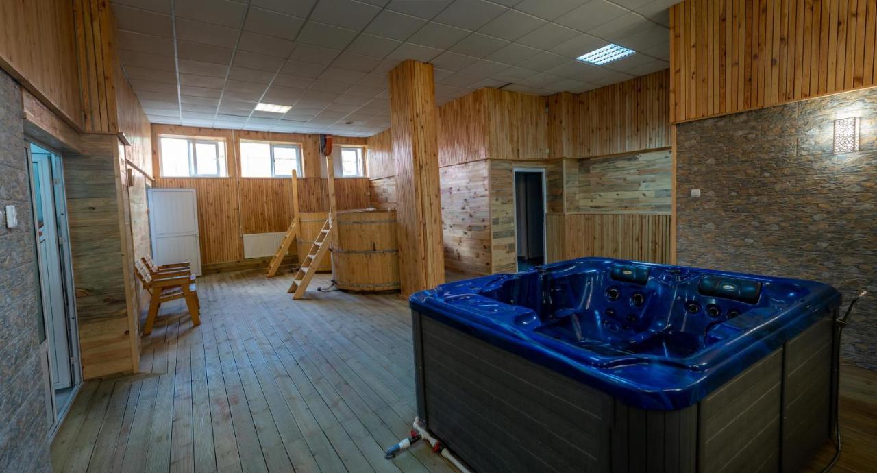 Hotel Turist Pucioasa Zewnętrze zdjęcie
