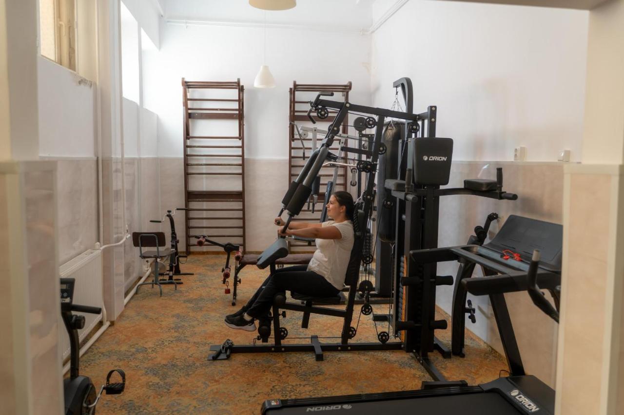 Hotel Turist Pucioasa Zewnętrze zdjęcie