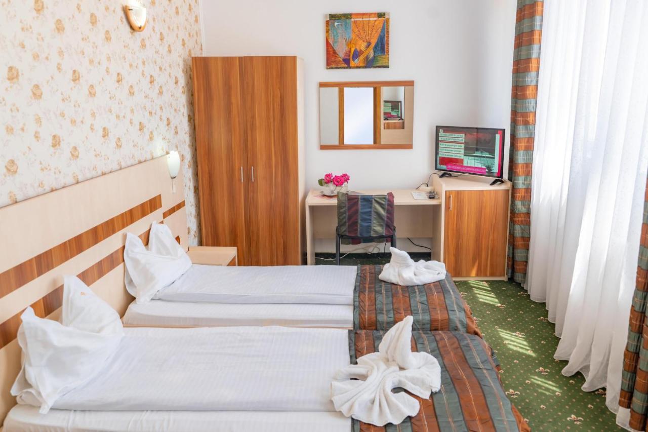 Hotel Turist Pucioasa Zewnętrze zdjęcie