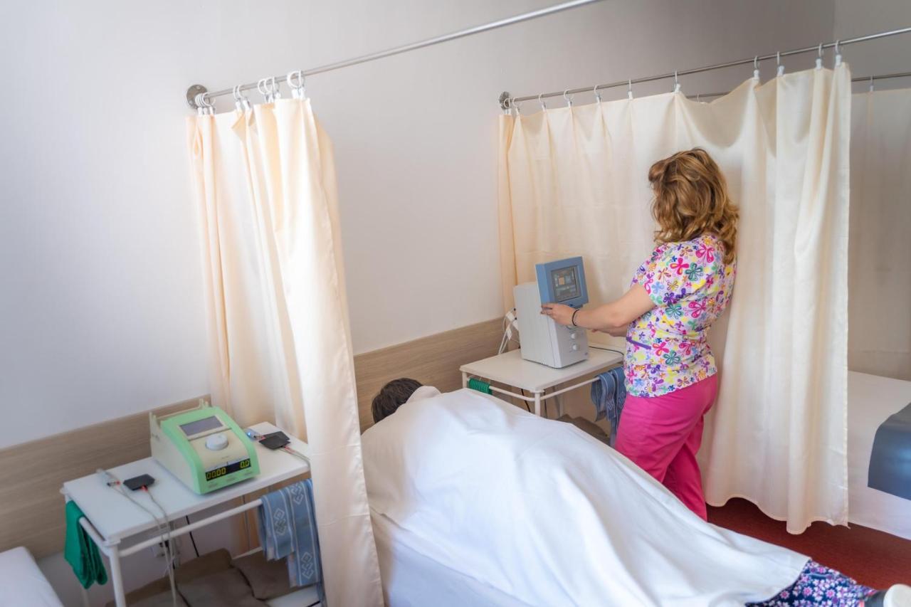 Hotel Turist Pucioasa Zewnętrze zdjęcie