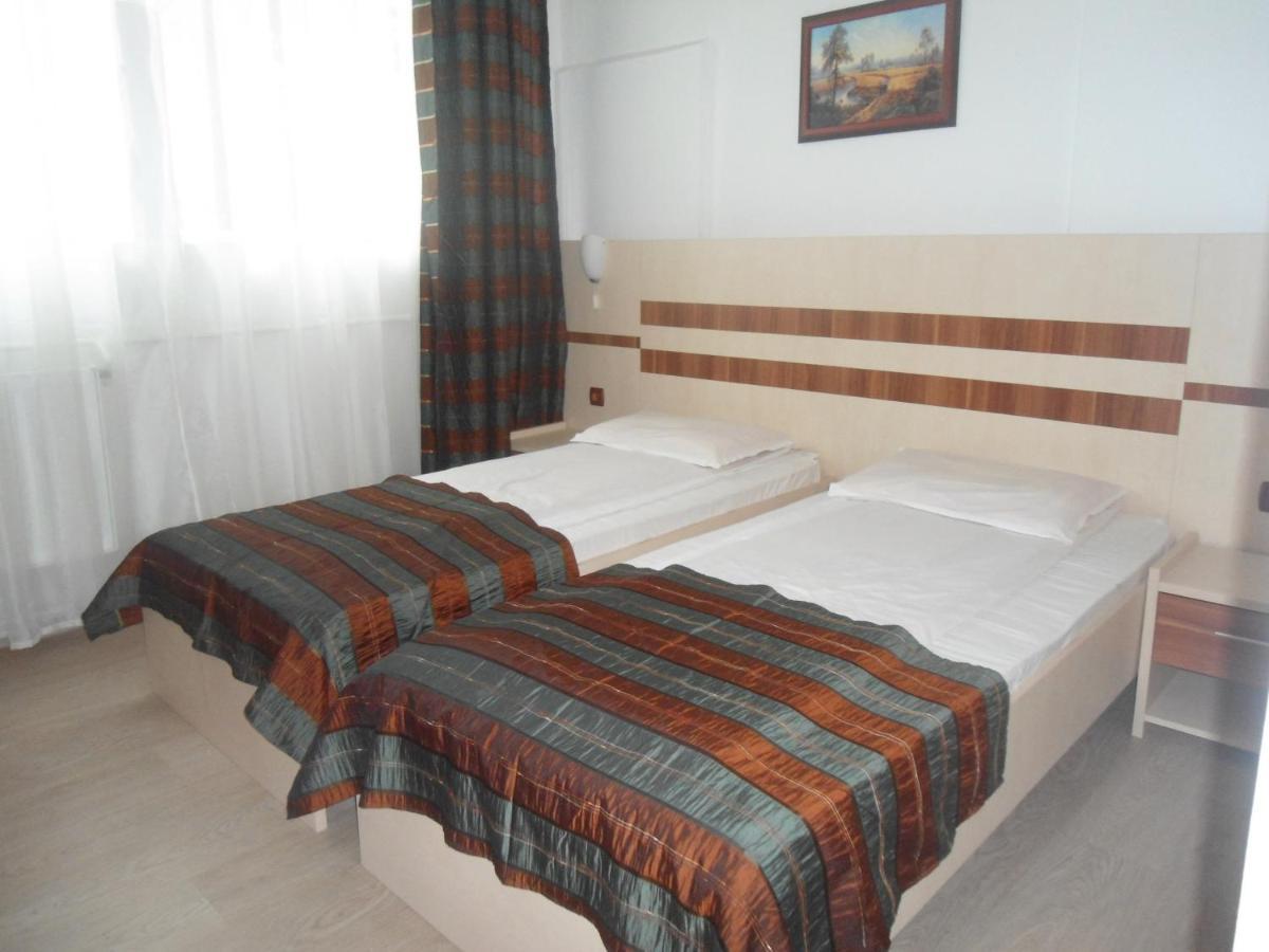 Hotel Turist Pucioasa Zewnętrze zdjęcie