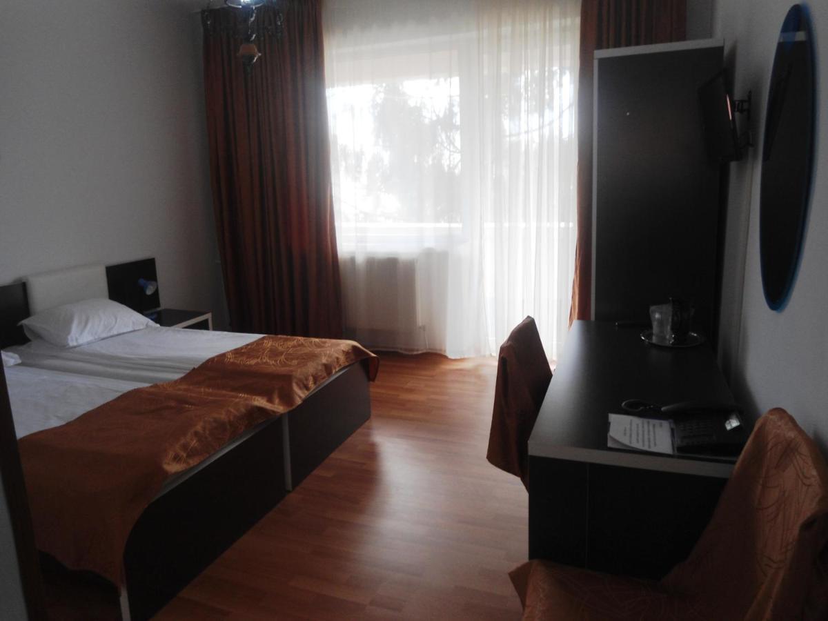 Hotel Turist Pucioasa Zewnętrze zdjęcie
