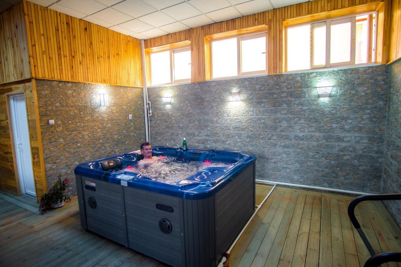 Hotel Turist Pucioasa Zewnętrze zdjęcie