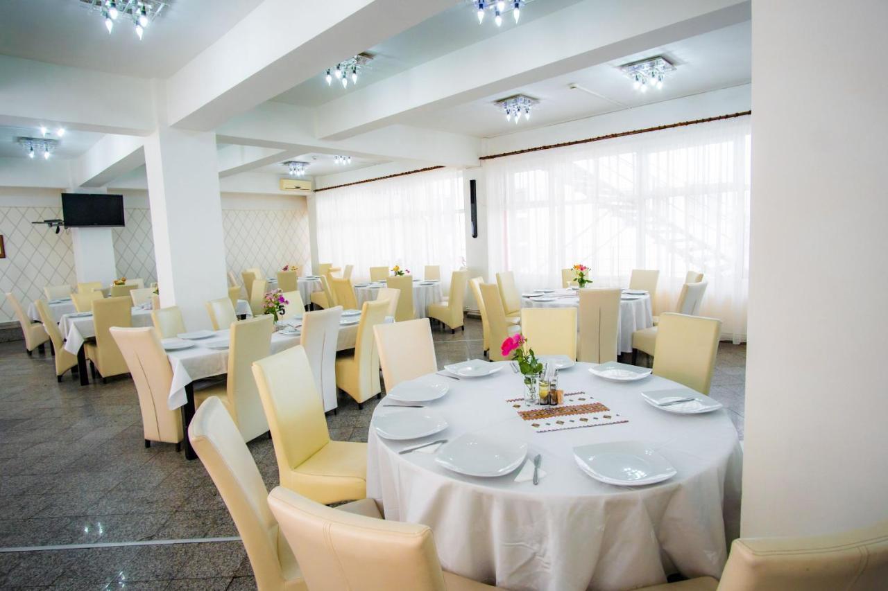 Hotel Turist Pucioasa Zewnętrze zdjęcie