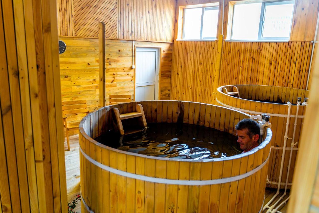 Hotel Turist Pucioasa Zewnętrze zdjęcie