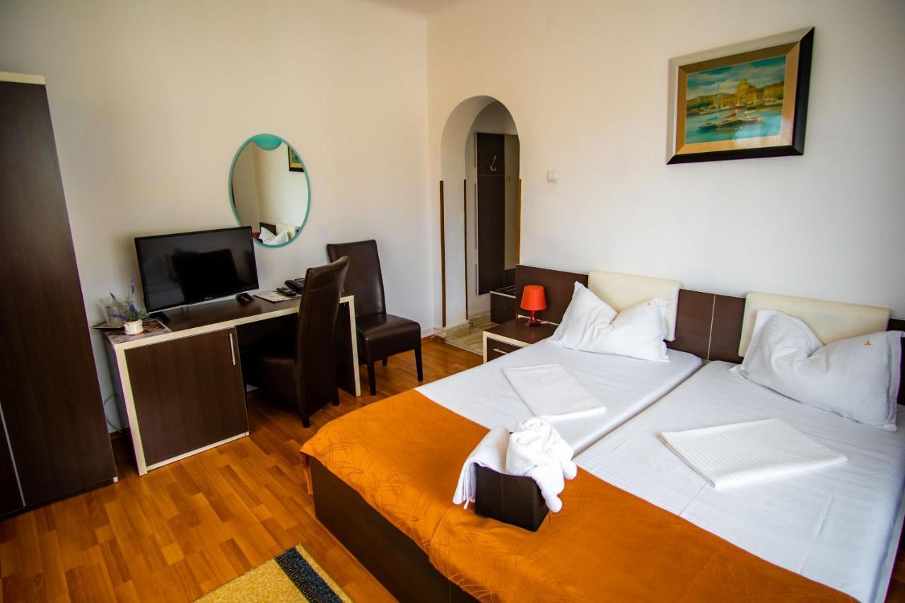 Hotel Turist Pucioasa Zewnętrze zdjęcie