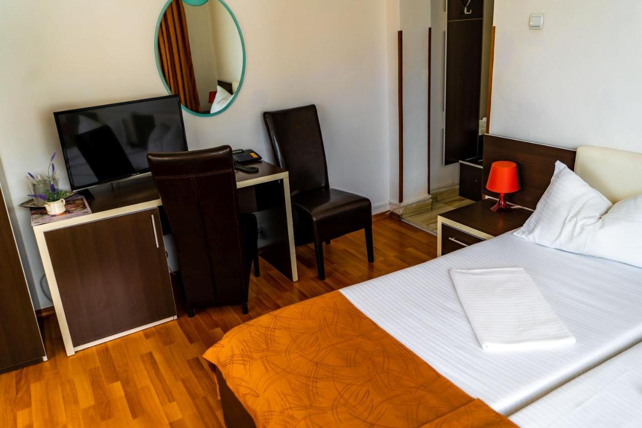 Hotel Turist Pucioasa Zewnętrze zdjęcie