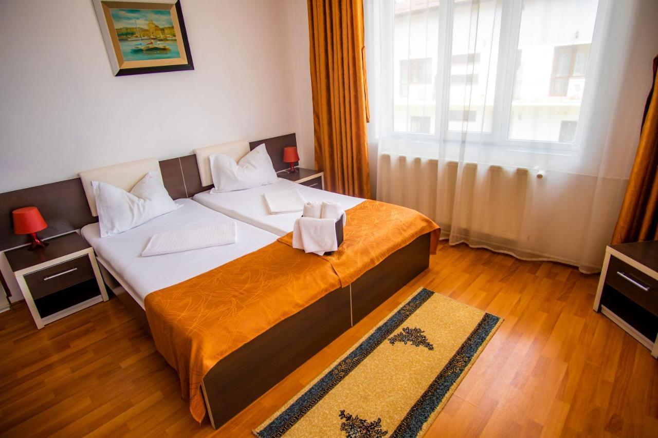 Hotel Turist Pucioasa Zewnętrze zdjęcie