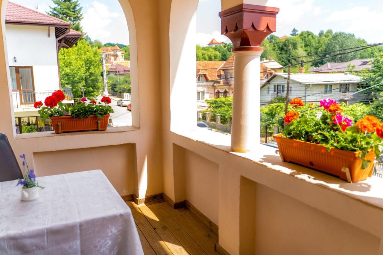 Hotel Turist Pucioasa Zewnętrze zdjęcie