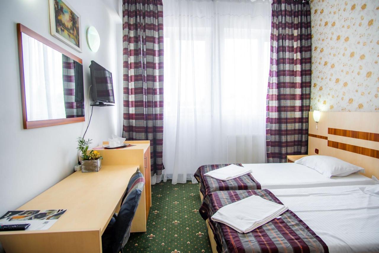 Hotel Turist Pucioasa Zewnętrze zdjęcie