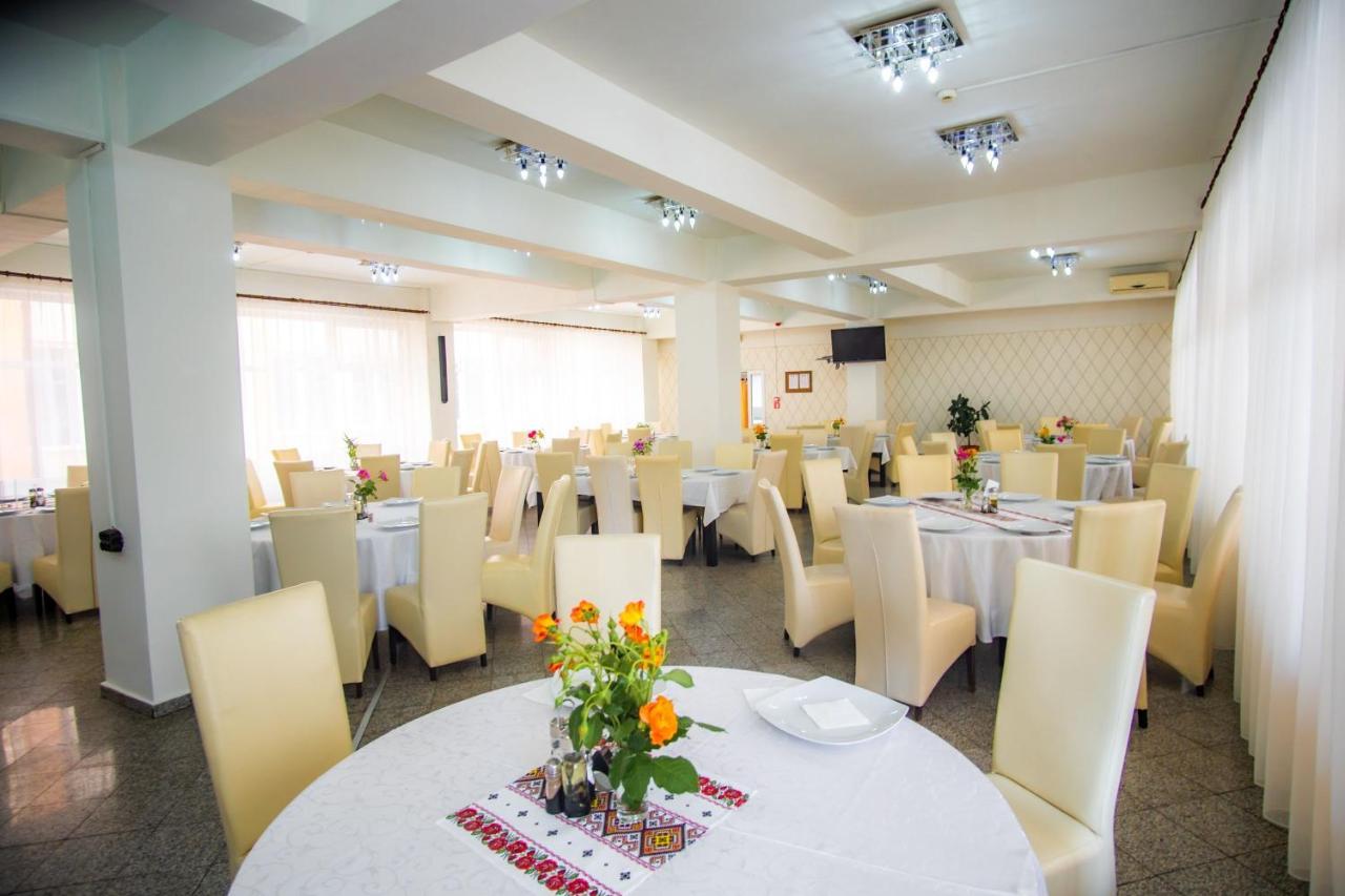 Hotel Turist Pucioasa Zewnętrze zdjęcie