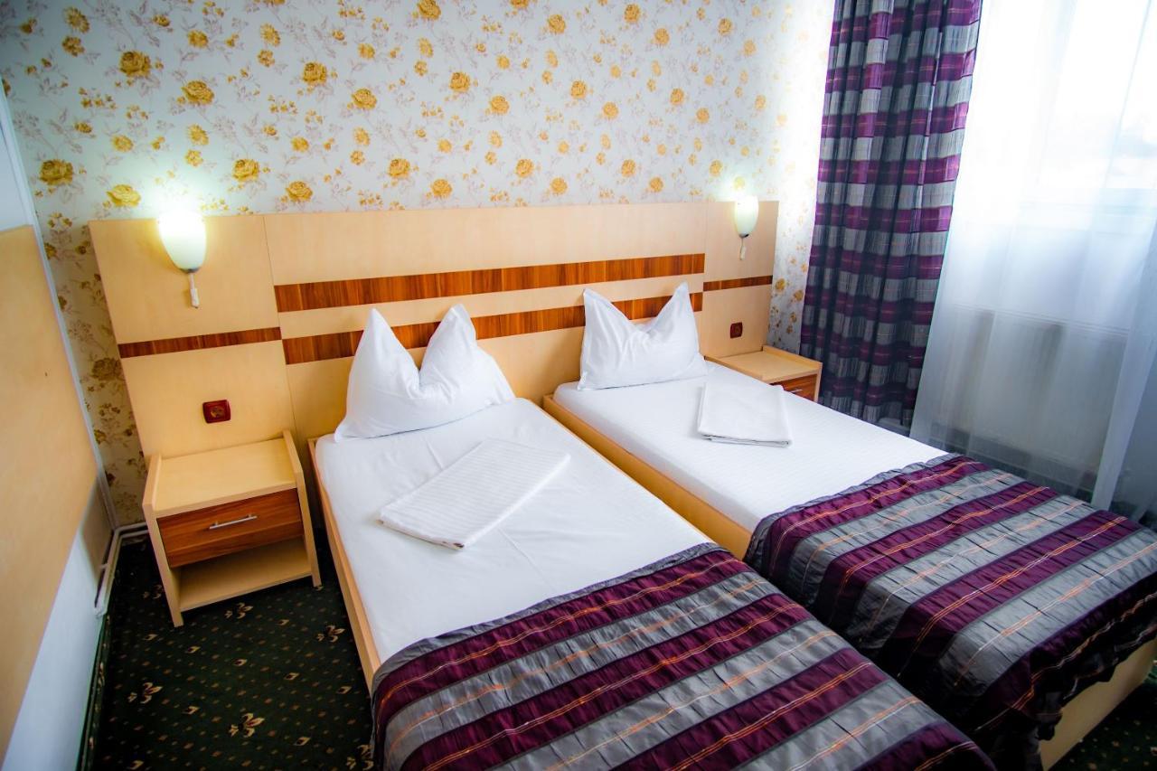 Hotel Turist Pucioasa Zewnętrze zdjęcie