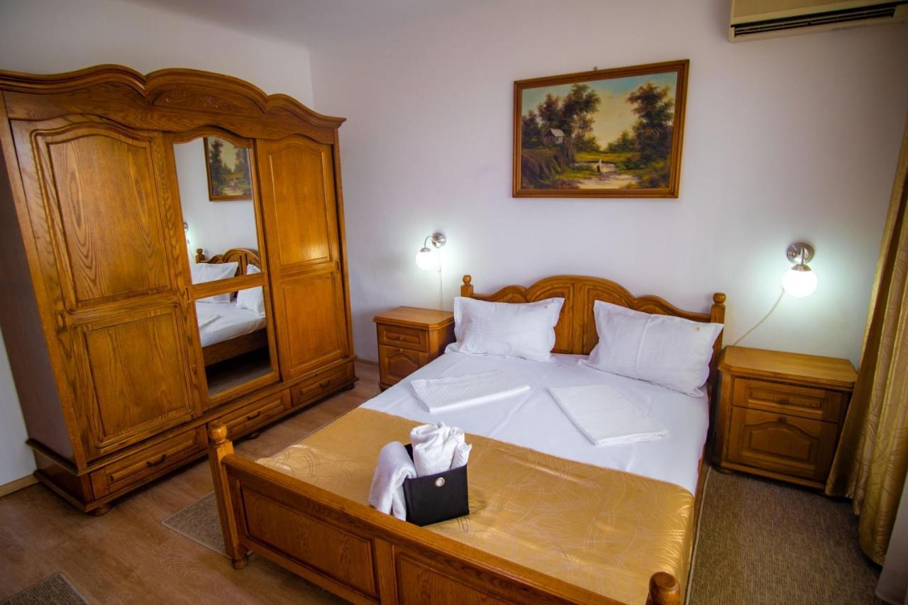 Hotel Turist Pucioasa Zewnętrze zdjęcie