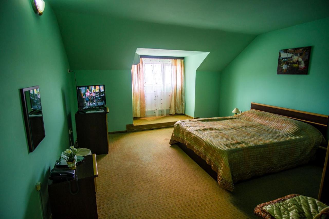 Hotel Turist Pucioasa Zewnętrze zdjęcie