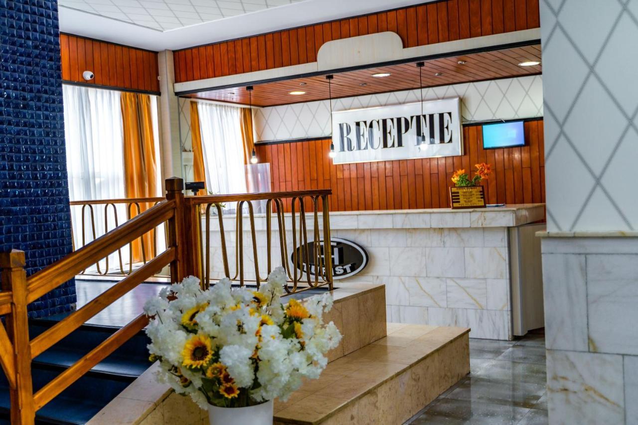 Hotel Turist Pucioasa Zewnętrze zdjęcie
