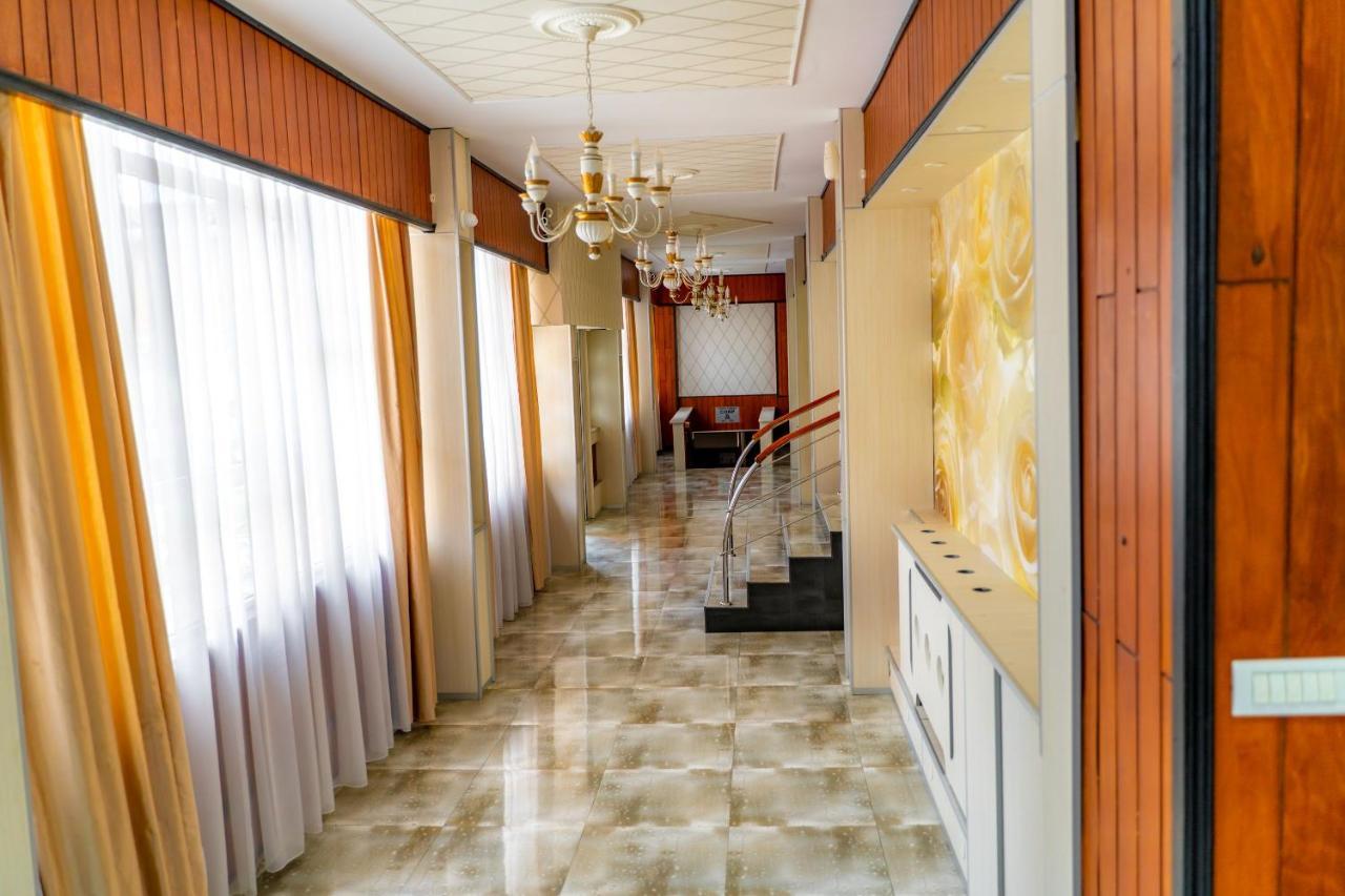 Hotel Turist Pucioasa Zewnętrze zdjęcie