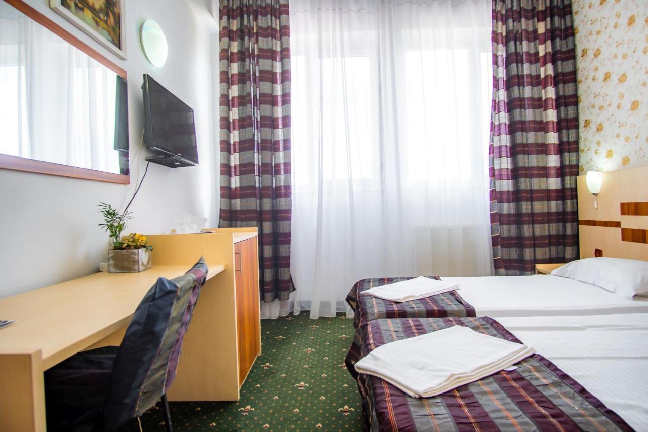 Hotel Turist Pucioasa Zewnętrze zdjęcie