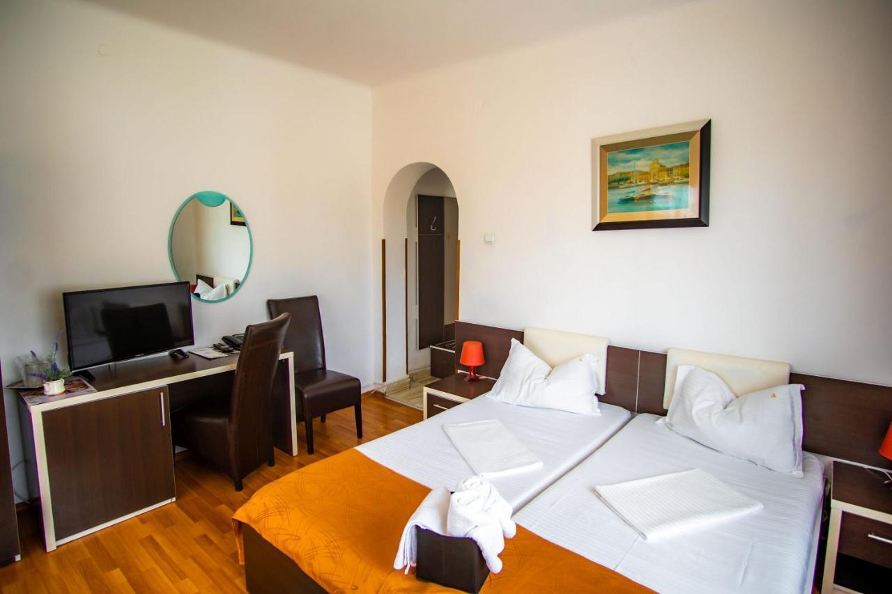 Hotel Turist Pucioasa Zewnętrze zdjęcie