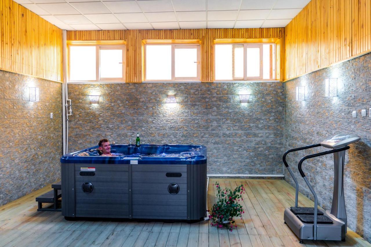 Hotel Turist Pucioasa Zewnętrze zdjęcie