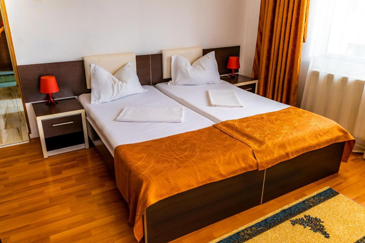 Hotel Turist Pucioasa Zewnętrze zdjęcie