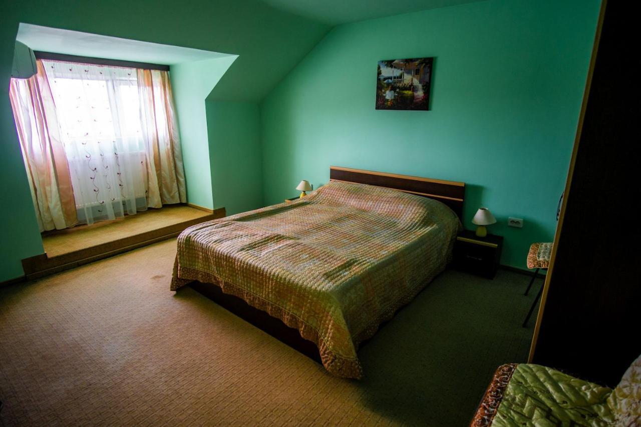 Hotel Turist Pucioasa Zewnętrze zdjęcie