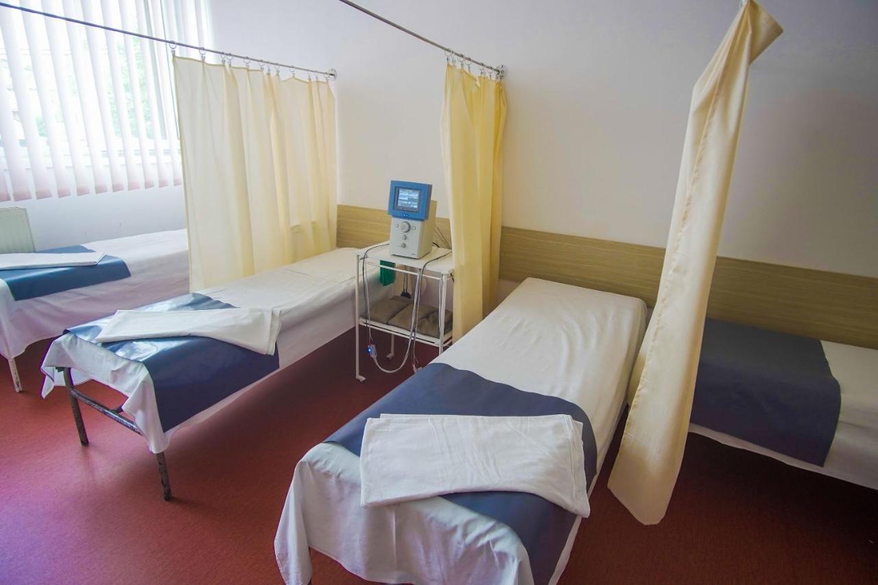 Hotel Turist Pucioasa Zewnętrze zdjęcie