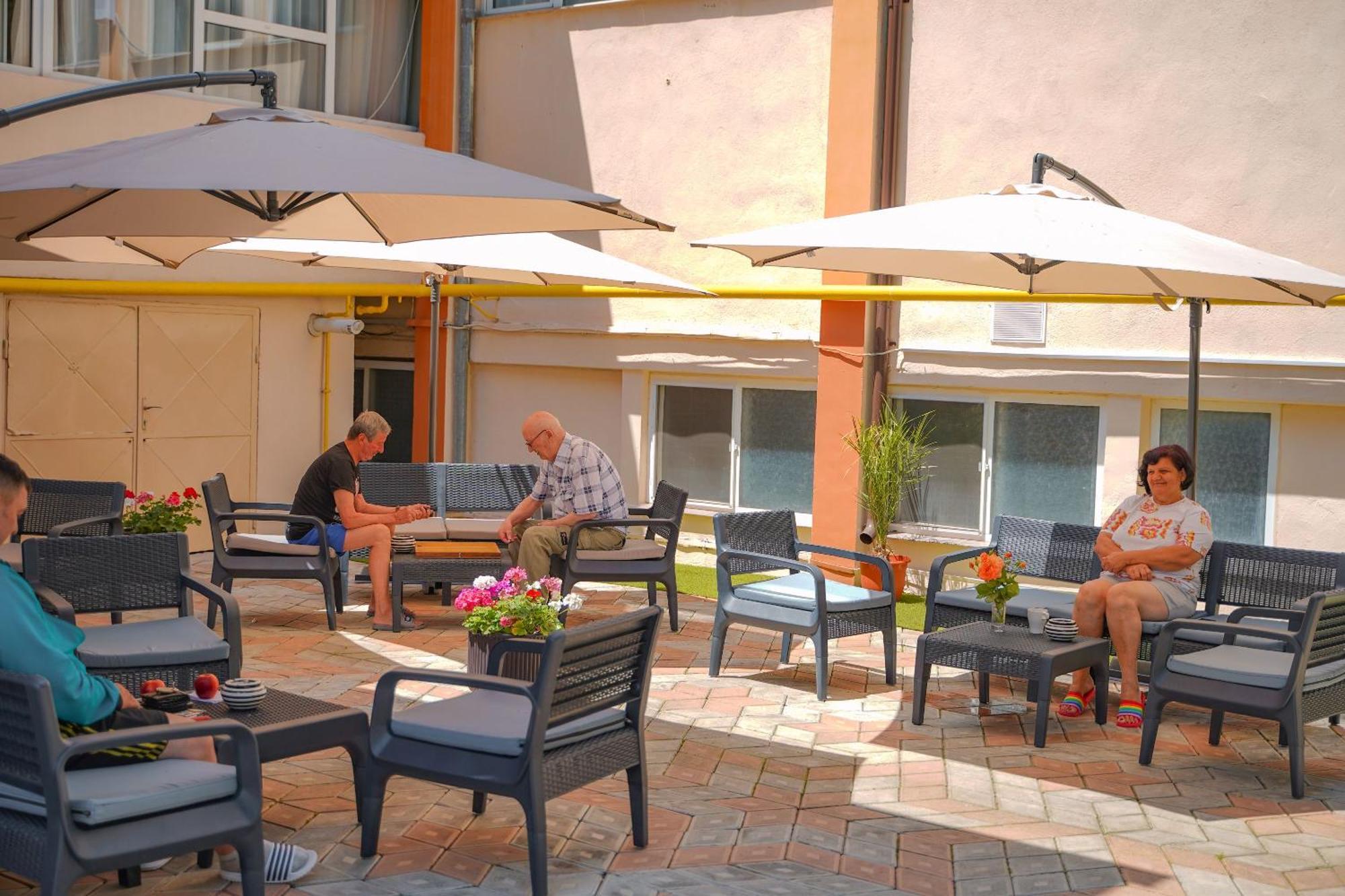 Hotel Turist Pucioasa Zewnętrze zdjęcie
