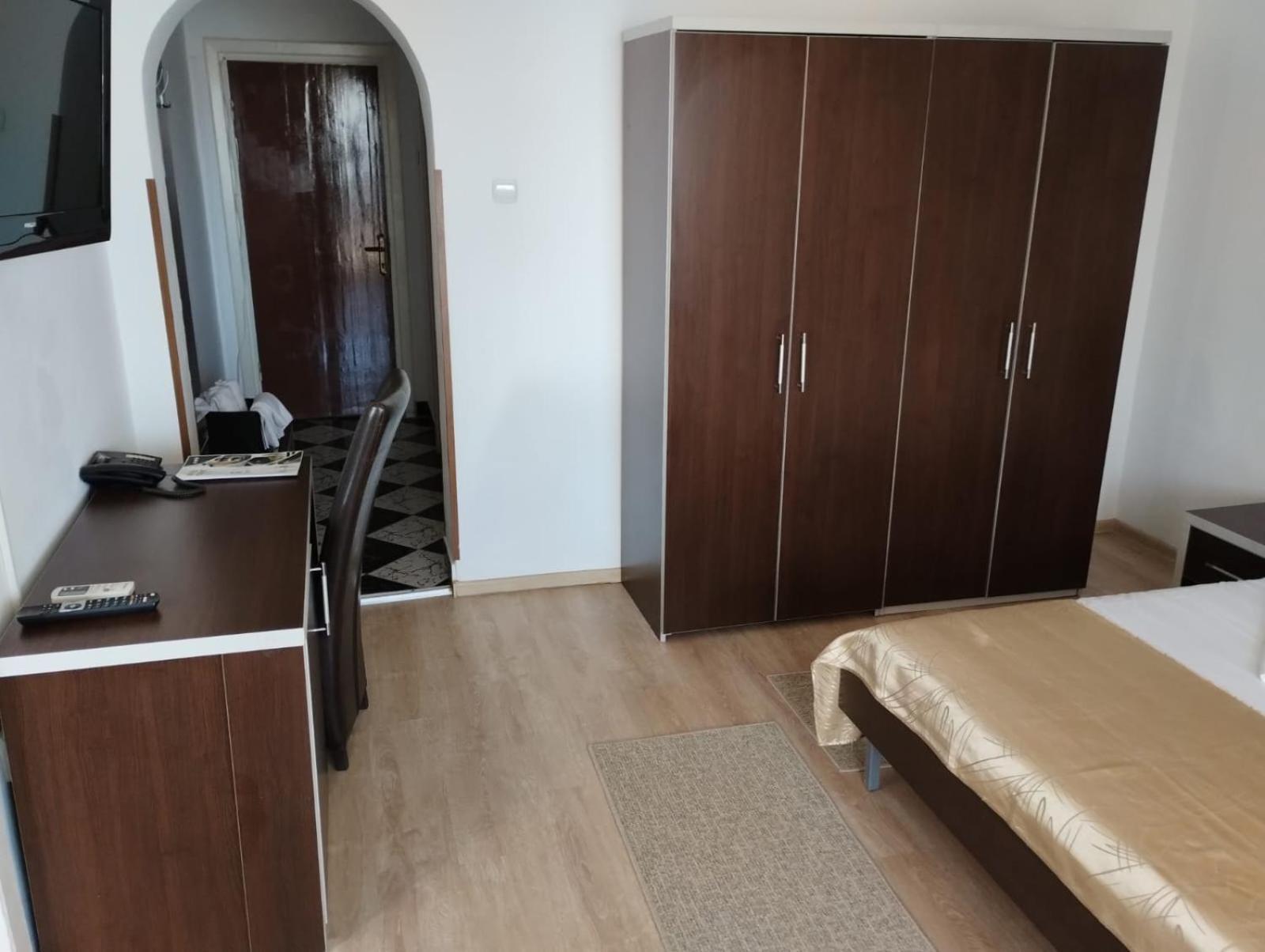 Hotel Turist Pucioasa Zewnętrze zdjęcie
