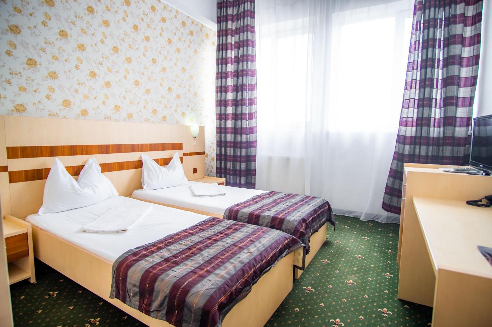 Hotel Turist Pucioasa Zewnętrze zdjęcie