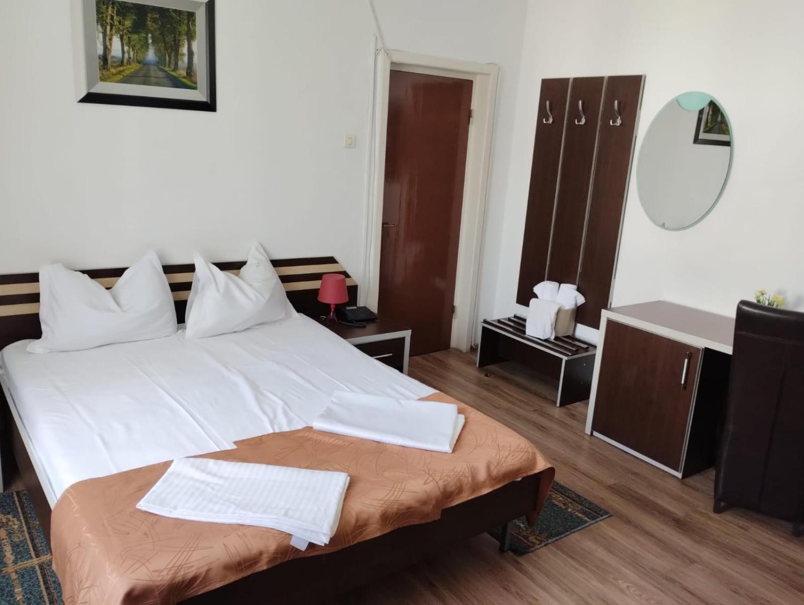 Hotel Turist Pucioasa Zewnętrze zdjęcie