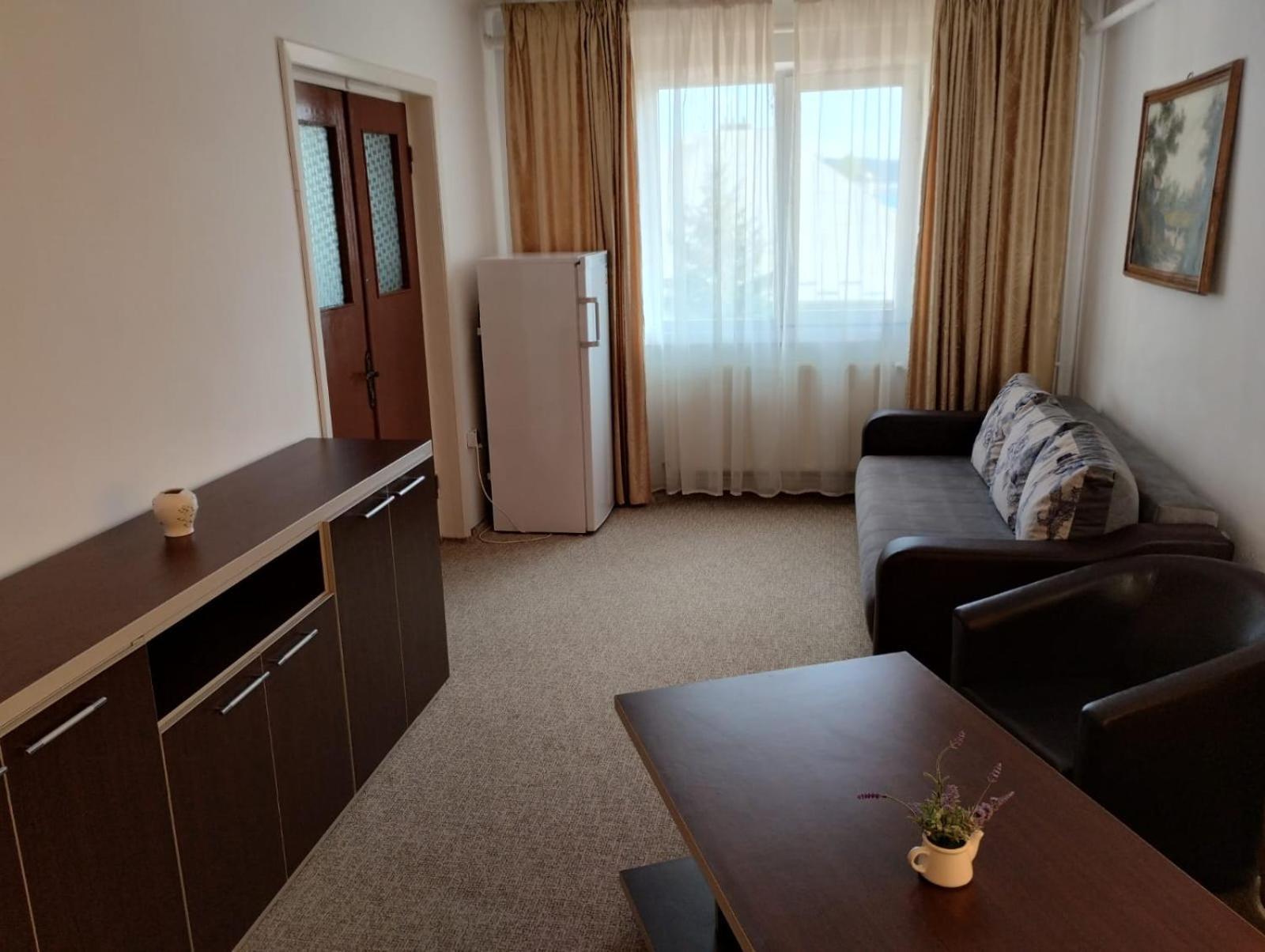 Hotel Turist Pucioasa Zewnętrze zdjęcie