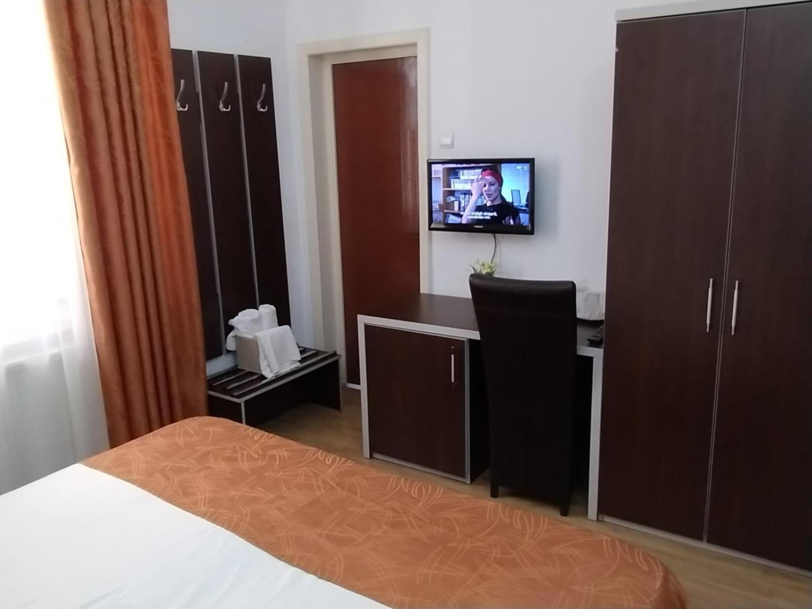 Hotel Turist Pucioasa Zewnętrze zdjęcie