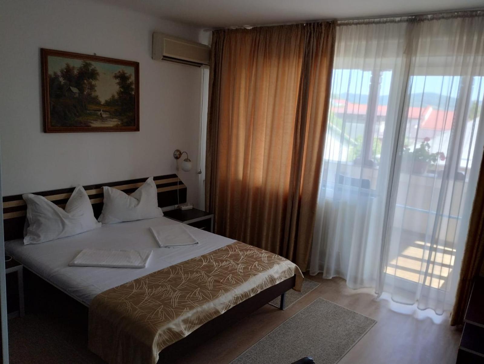 Hotel Turist Pucioasa Zewnętrze zdjęcie